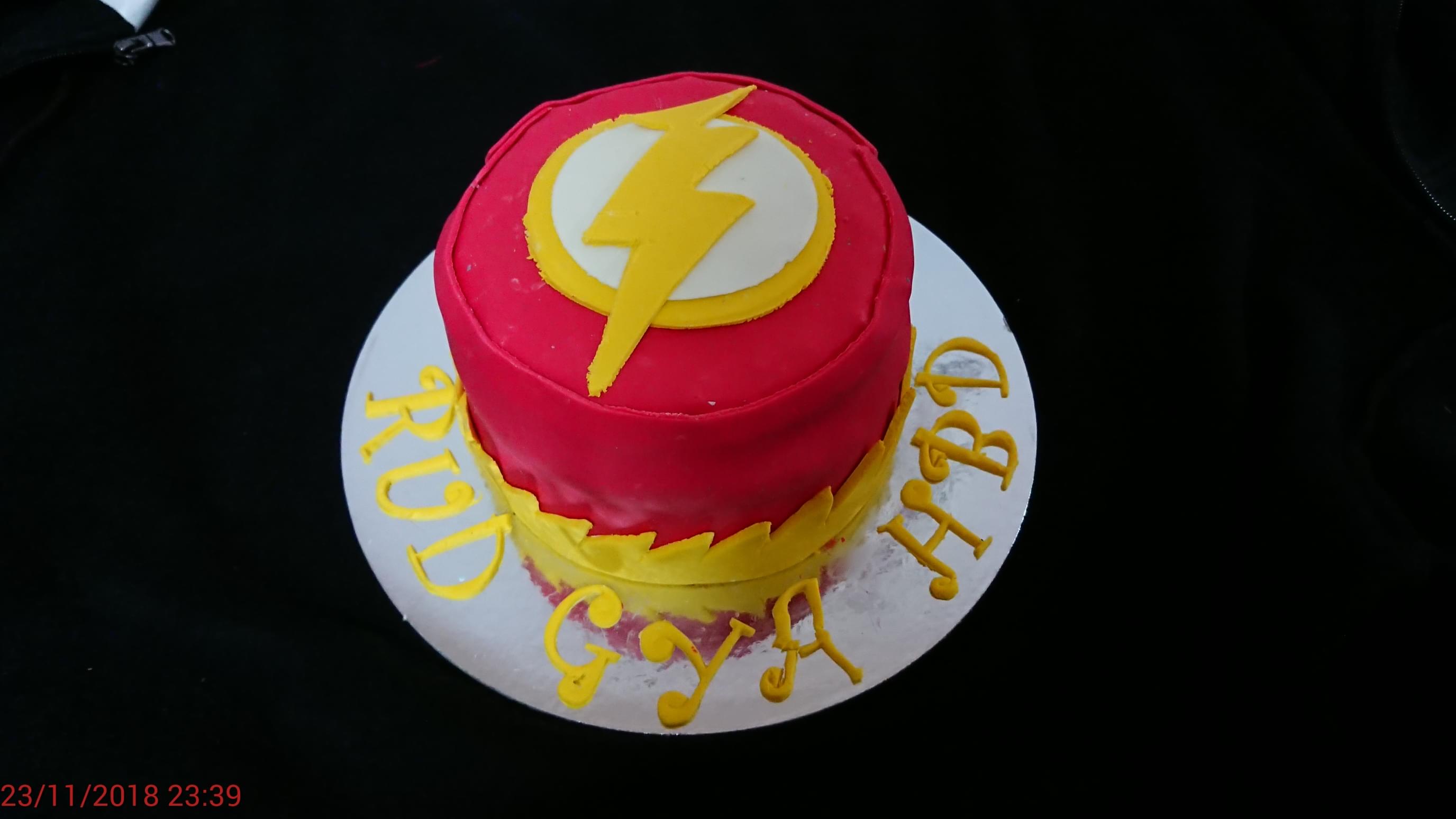 The Flash Cake Design Images (The Flash Birthday Cake Ideas) | Flash  birthday cake, Flash cake, Spiderman birthday cake