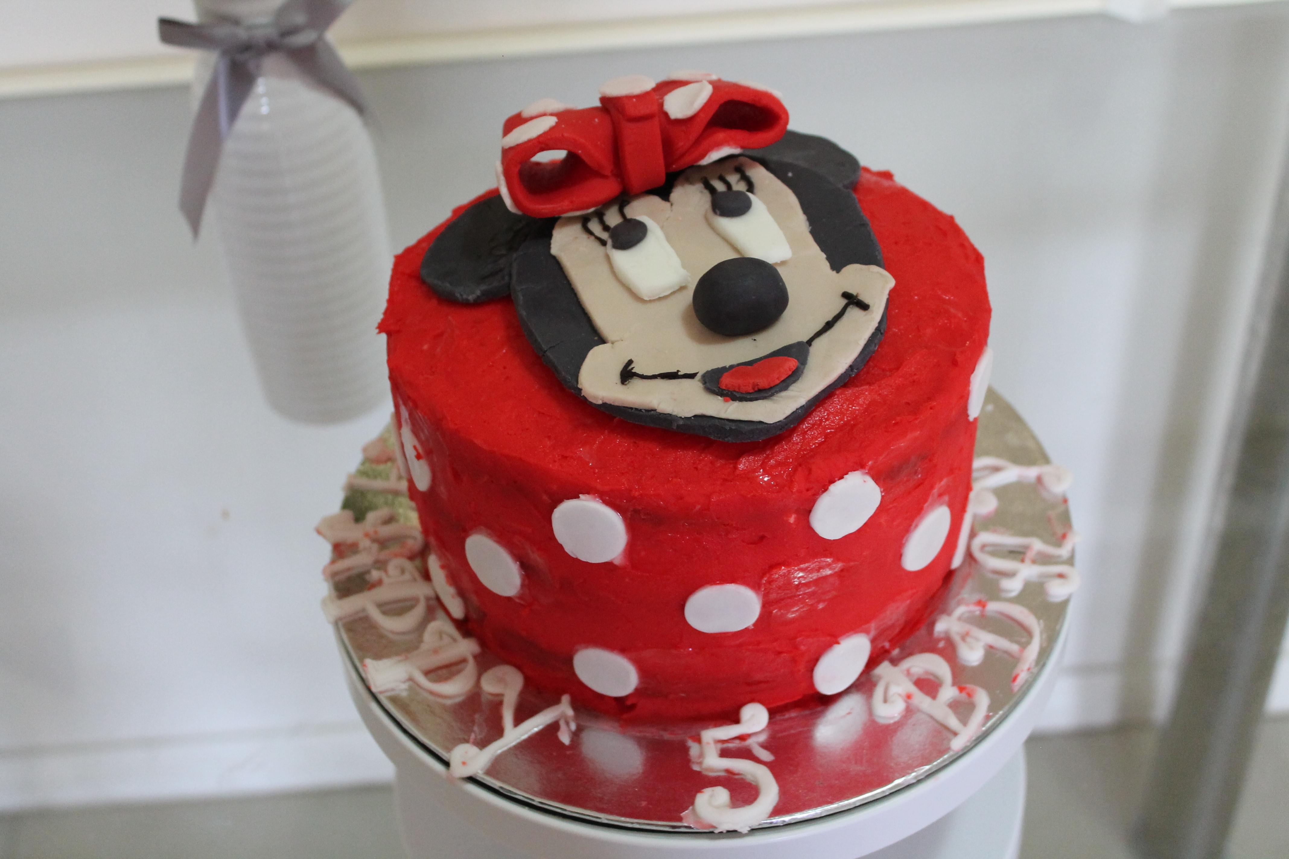 Minnie Mouse Cake