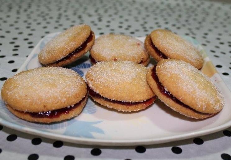 Butter Cookies with Jam Filling